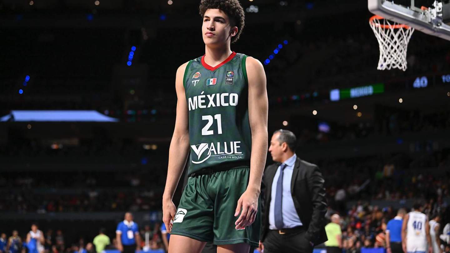 BASQUETBOLISTA SONORENSE SE CONVIERTE   EN EL MÁS JOVEN EN JUGAR CON EL “TRI” MAYOR